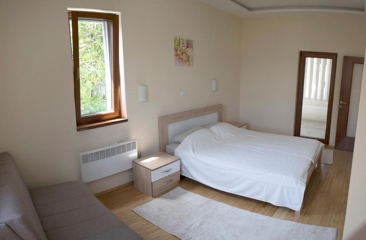Apartments Admiral Херцег Нови Екстериор снимка