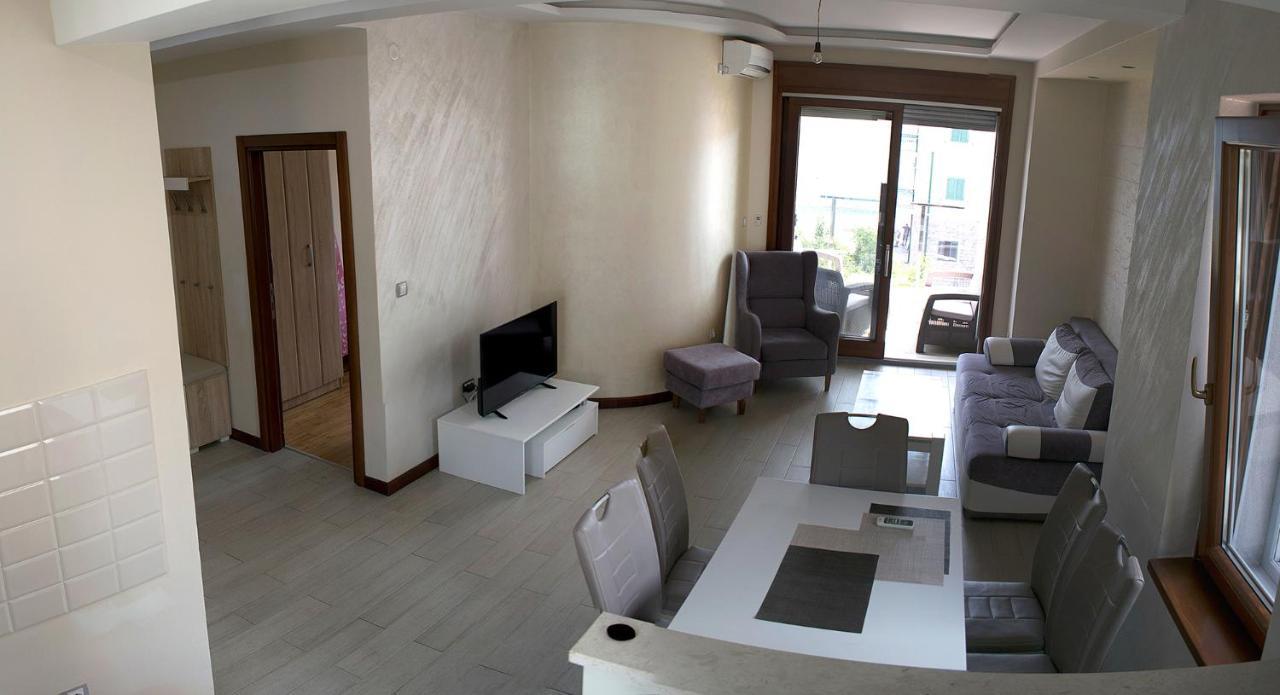 Apartments Admiral Херцег Нови Екстериор снимка