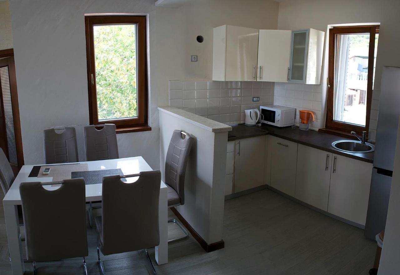 Apartments Admiral Херцег Нови Екстериор снимка