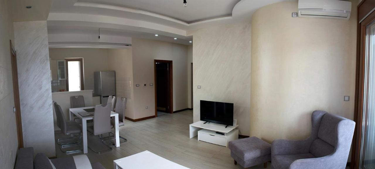 Apartments Admiral Херцег Нови Екстериор снимка