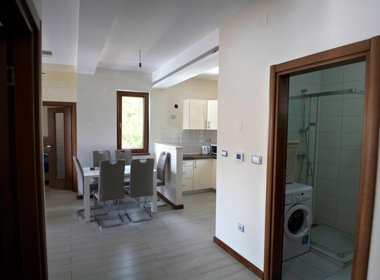 Apartments Admiral Херцег Нови Екстериор снимка