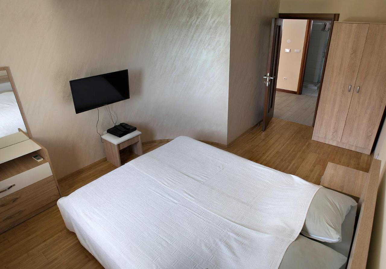 Apartments Admiral Херцег Нови Екстериор снимка