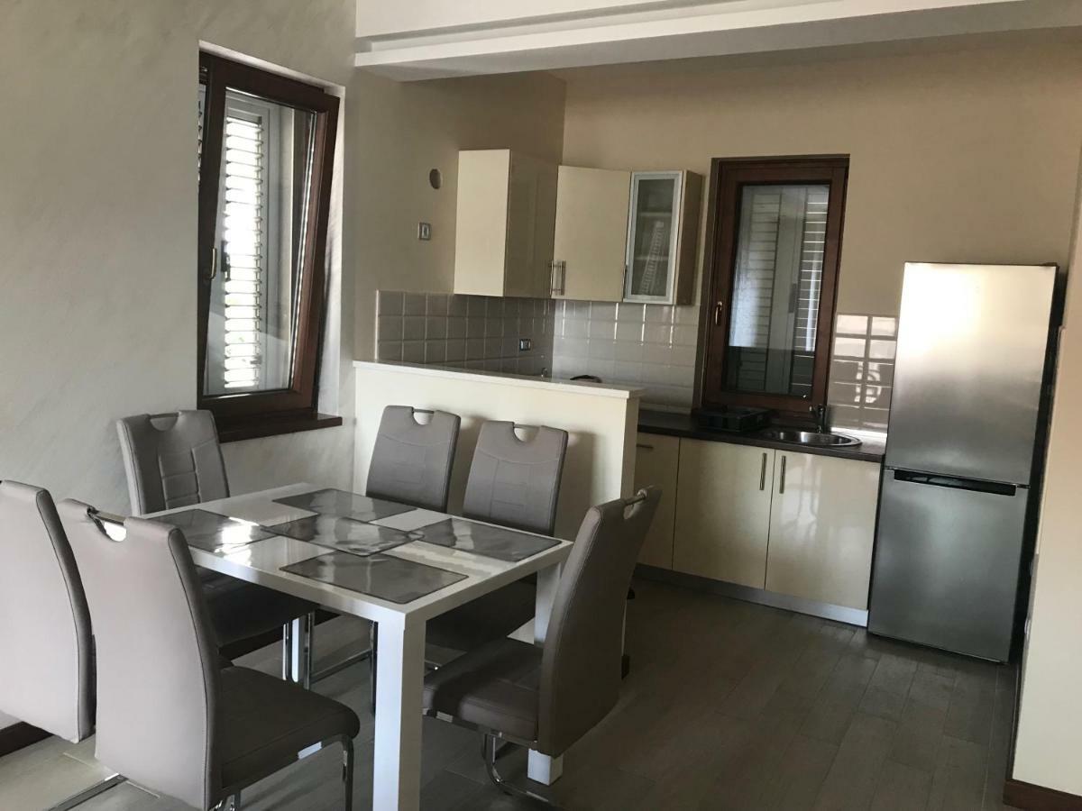 Apartments Admiral Херцег Нови Екстериор снимка
