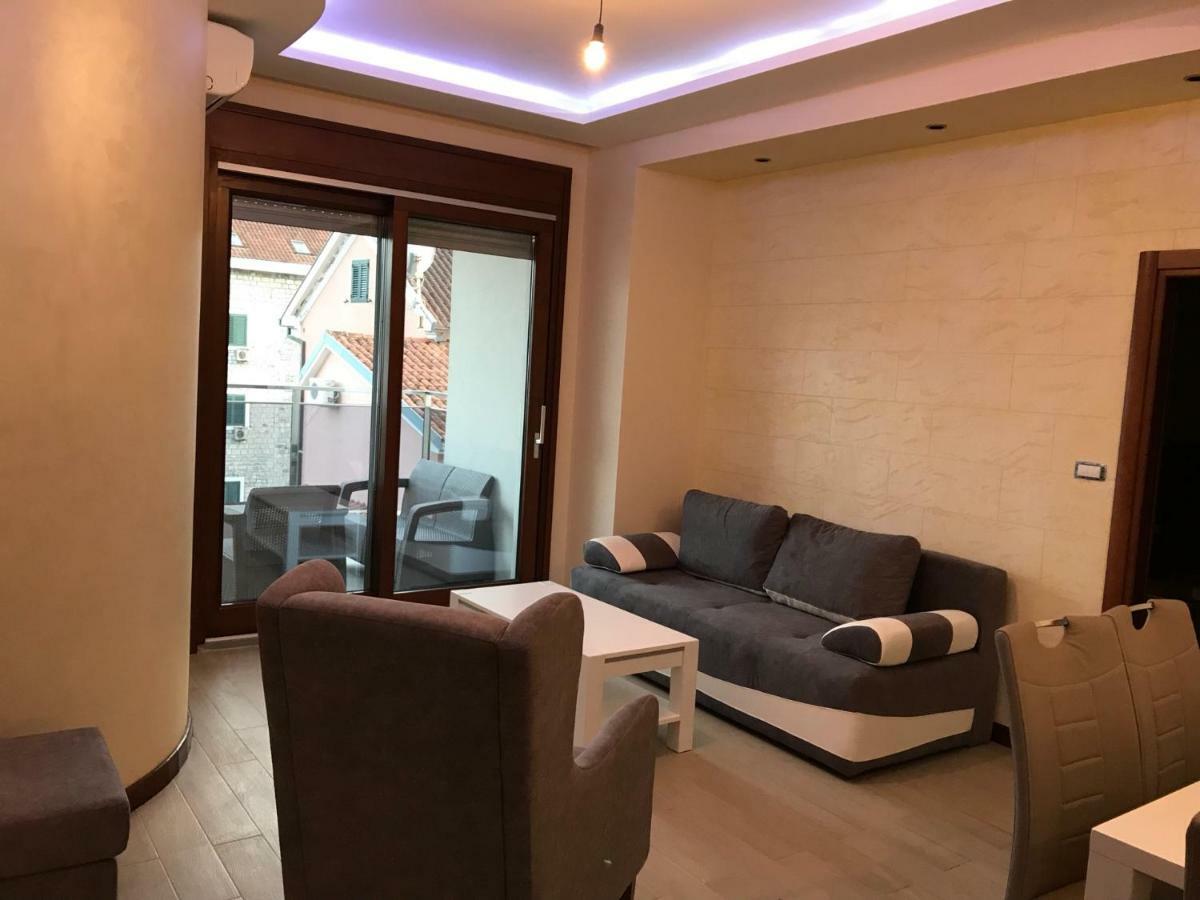 Apartments Admiral Херцег Нови Екстериор снимка