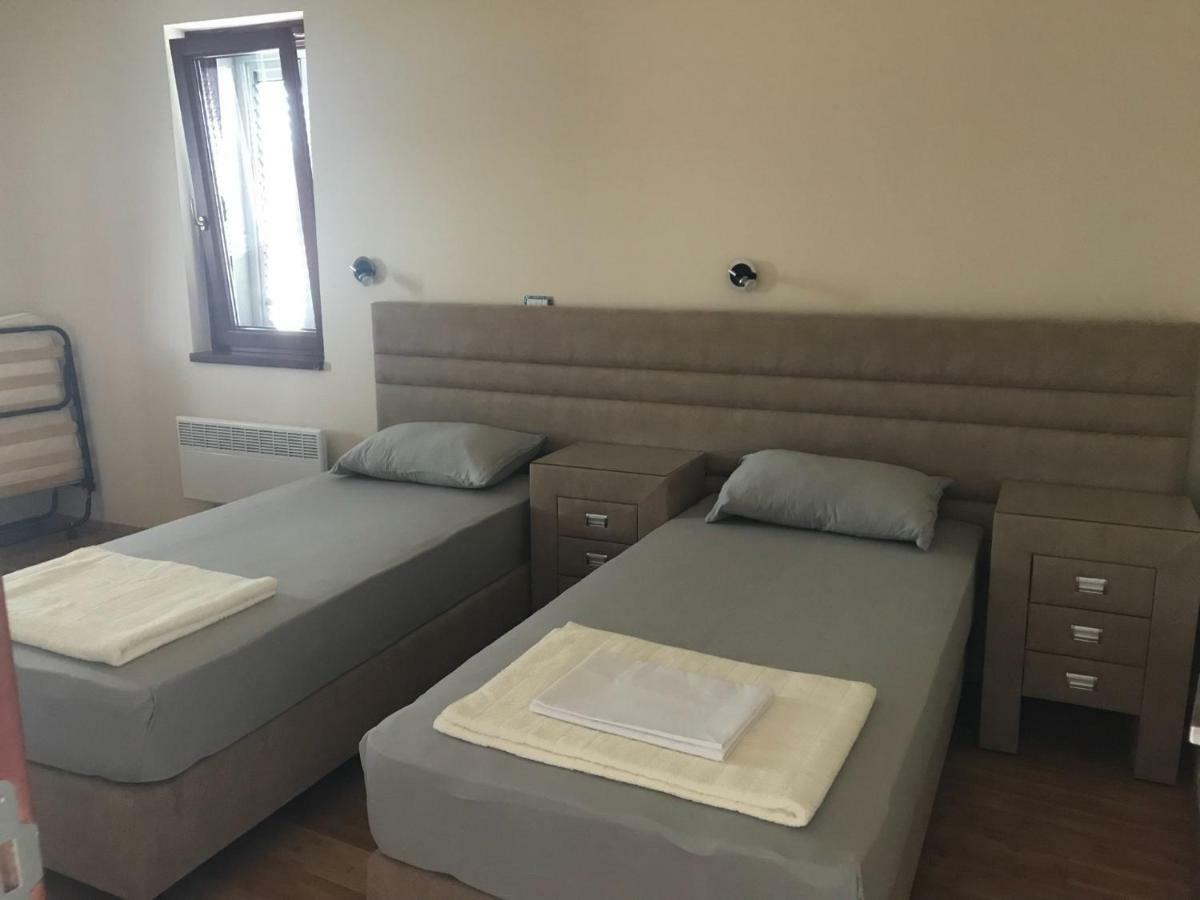Apartments Admiral Херцег Нови Екстериор снимка